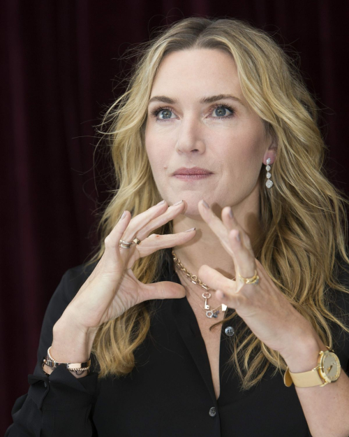 Kate Winslet Stills at The Mountain Between Us Photocall at 2017 TIFF 11