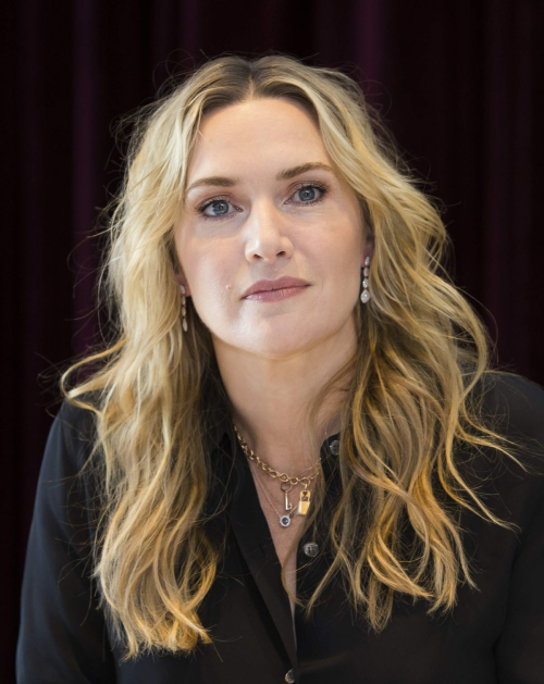 Kate Winslet Stills at The Mountain Between Us Photocall at 2017 TIFF 1