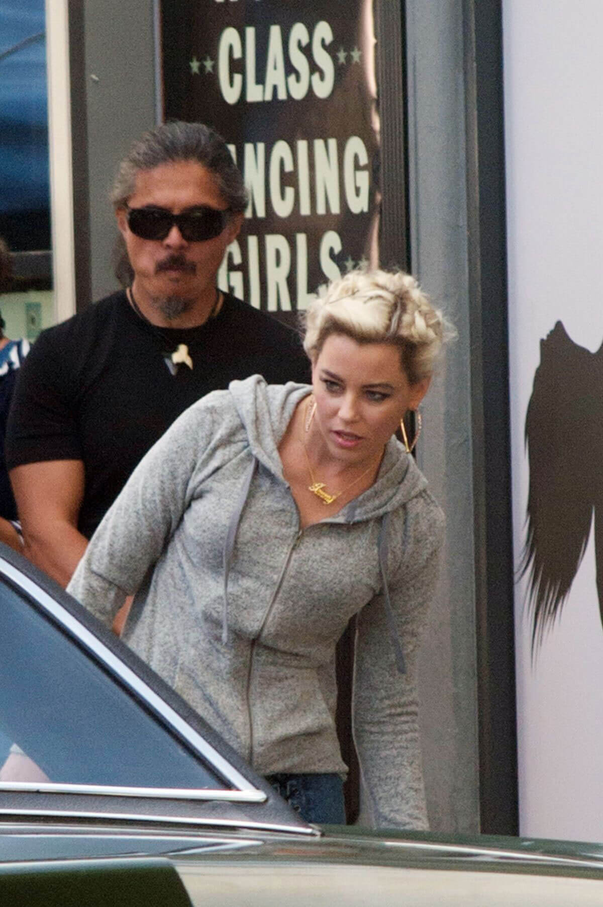 Elizabeth Banks Stills on the Set of "The Happytime Murders" in Los Angeles