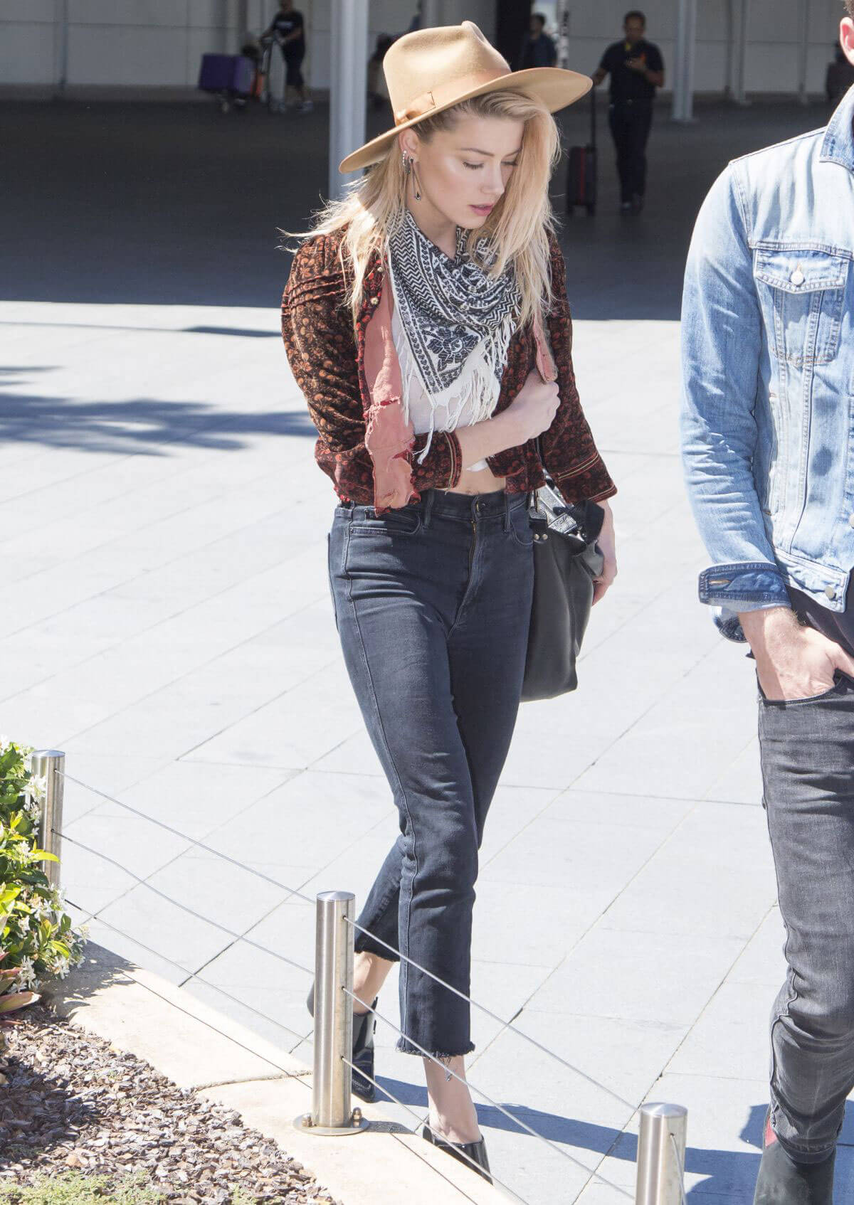 Amber Heard wears Cowboy Hat Stills at Airport in Sydney