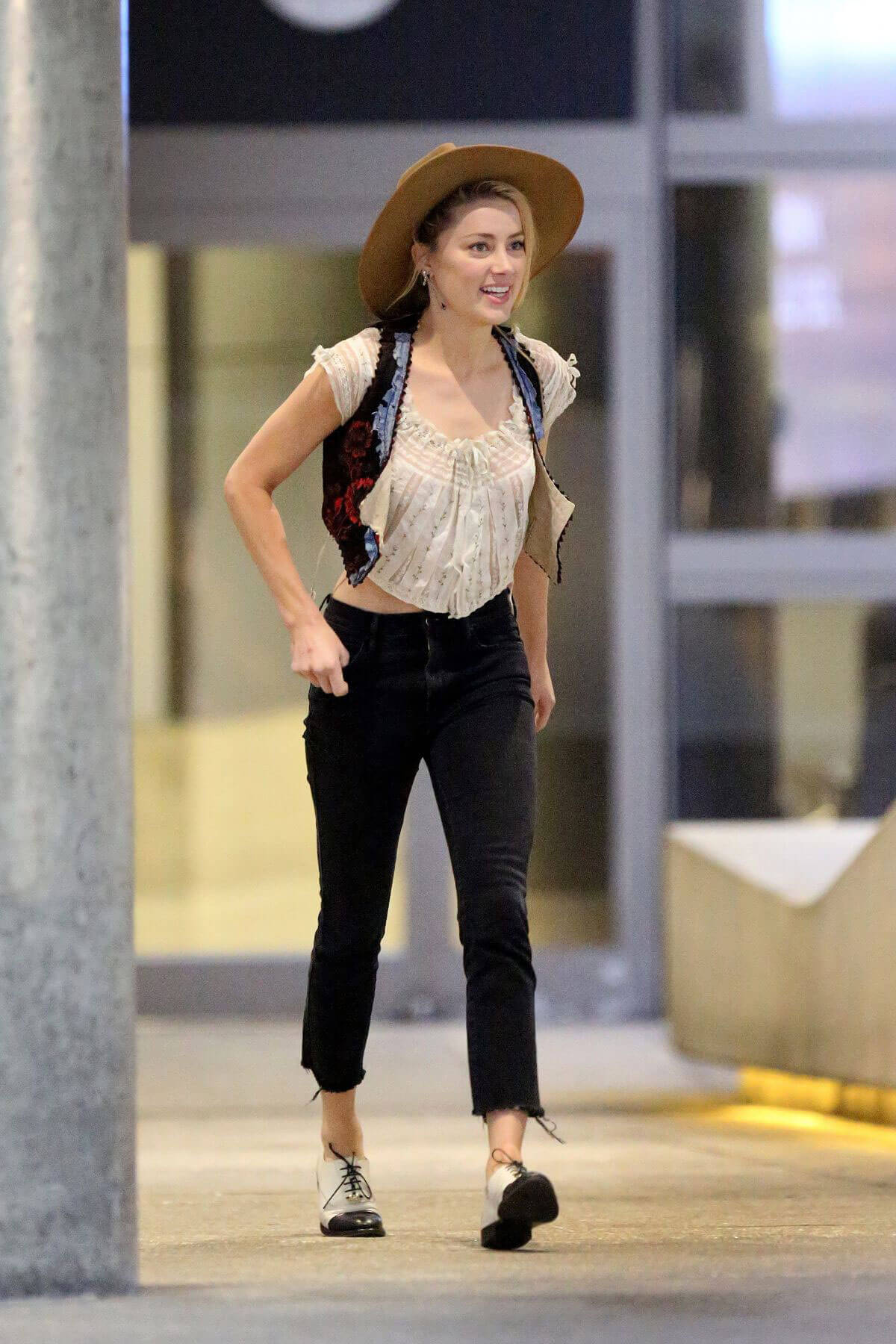 American Actress Amber Heard Stills at Los Angeles International Airport