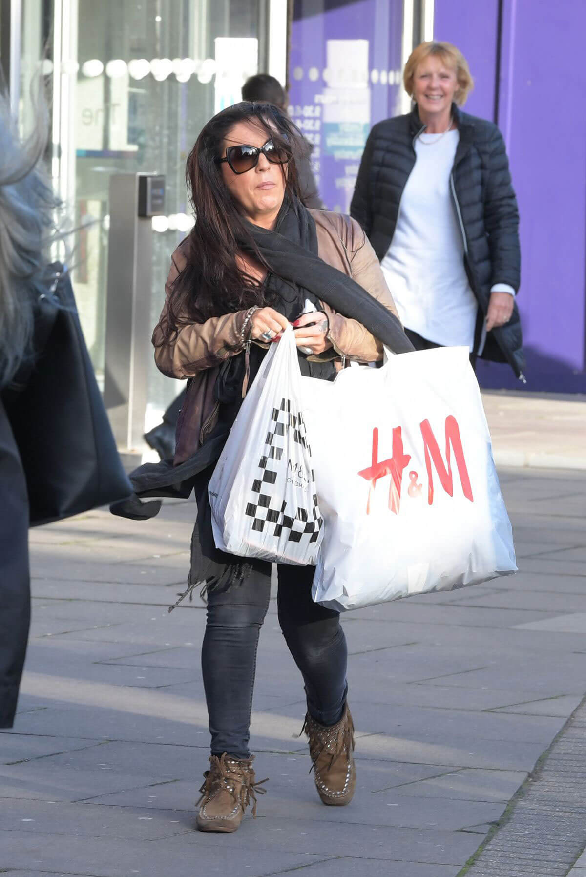 Jessie Wallace in Black Tight Dusky Jeans Out and About in London