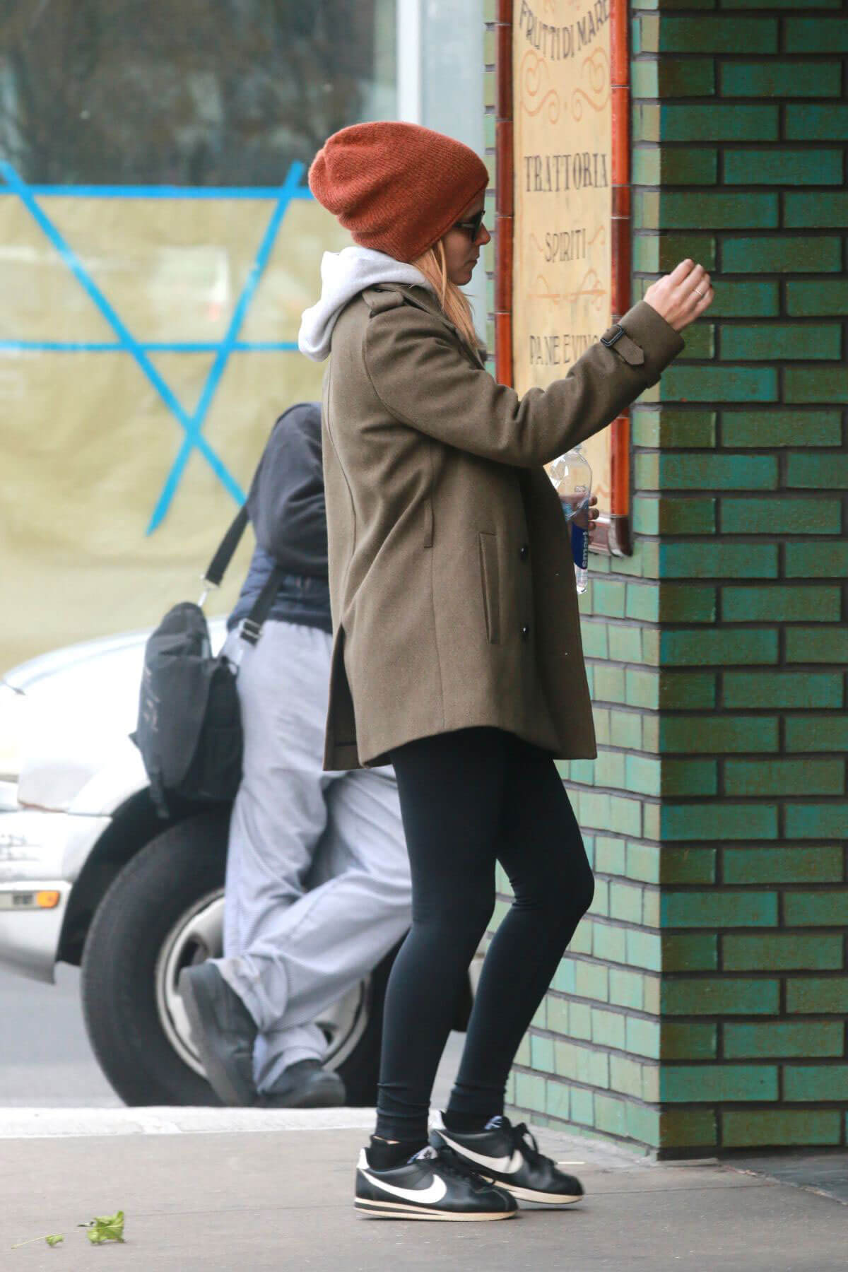 Kate Mara and Jamie Bell Stills Out for Coffee in New York