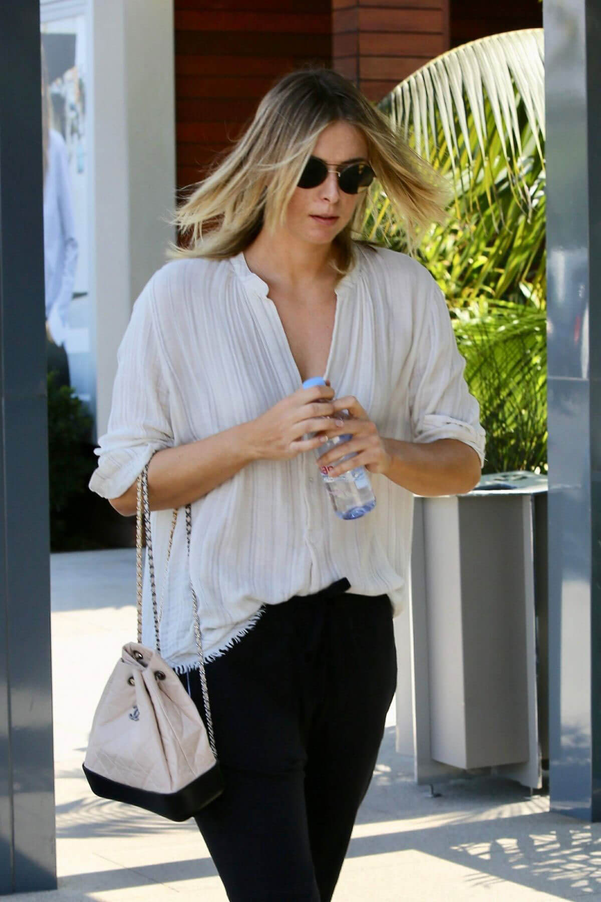 Maria Sharapova Stills Leaves a Nail Salon in Manhattan Beach