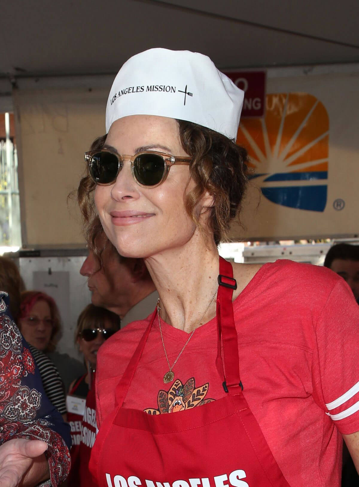 Minnie Driver Stills at Los Angeles Mission Thanksgiving Meal for the Homeless