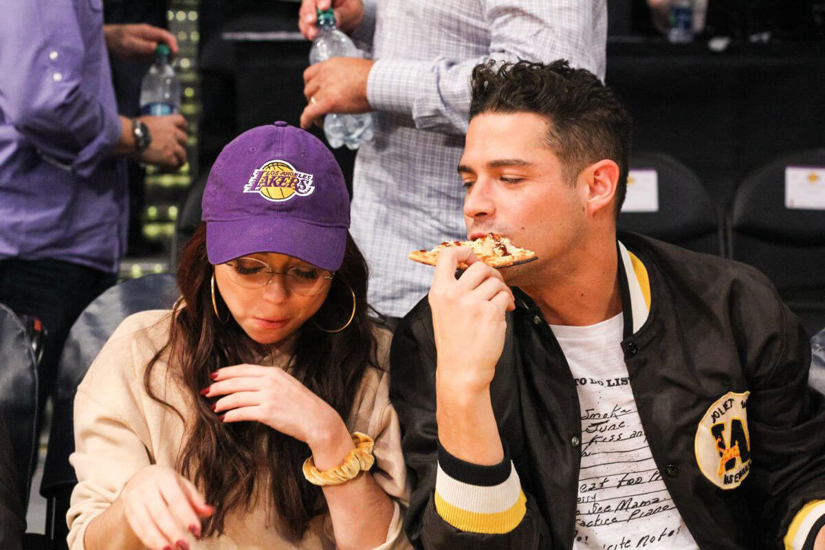 Sarah Hyland and Wells Adams Stills at Lakers vs Bulls Game at Staples Center in Los Angeles