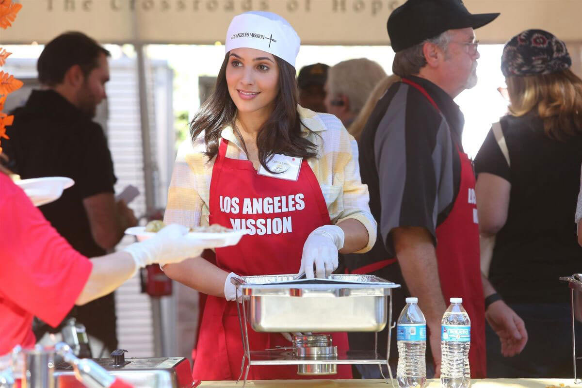 Camila Banus Stills at Los Angeles Mission Thanksgiving Meal for the Homeless in Los Angeles