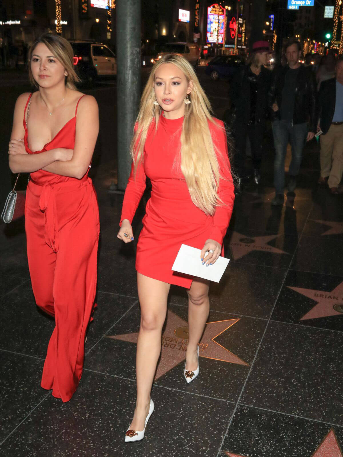 Corinne Olympios Stills at Father Figures Premiere in Hollywood 2017/12/13