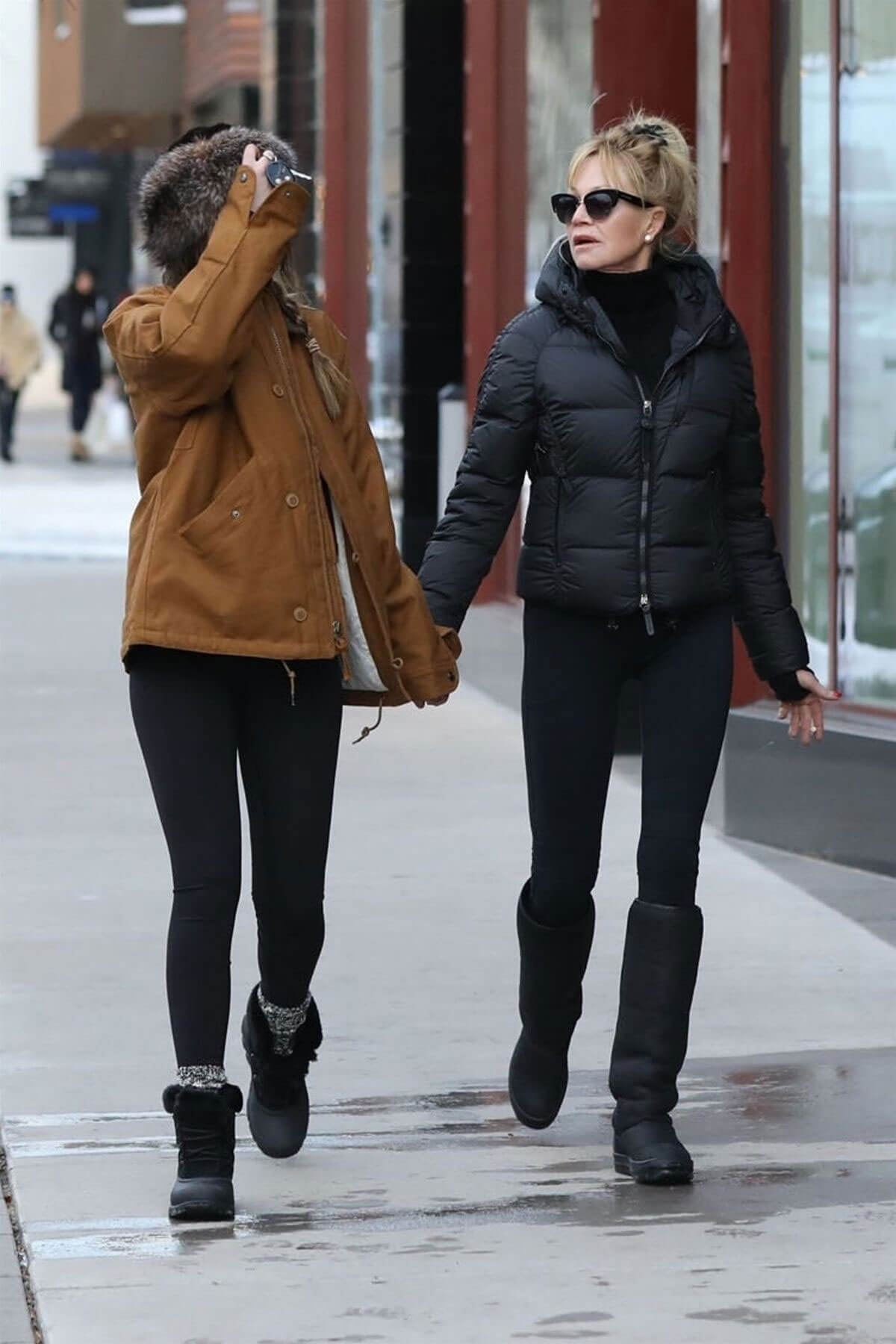 Dakota Johnson and Melanie Griffith Stills Out in Aspen 2017/12/26