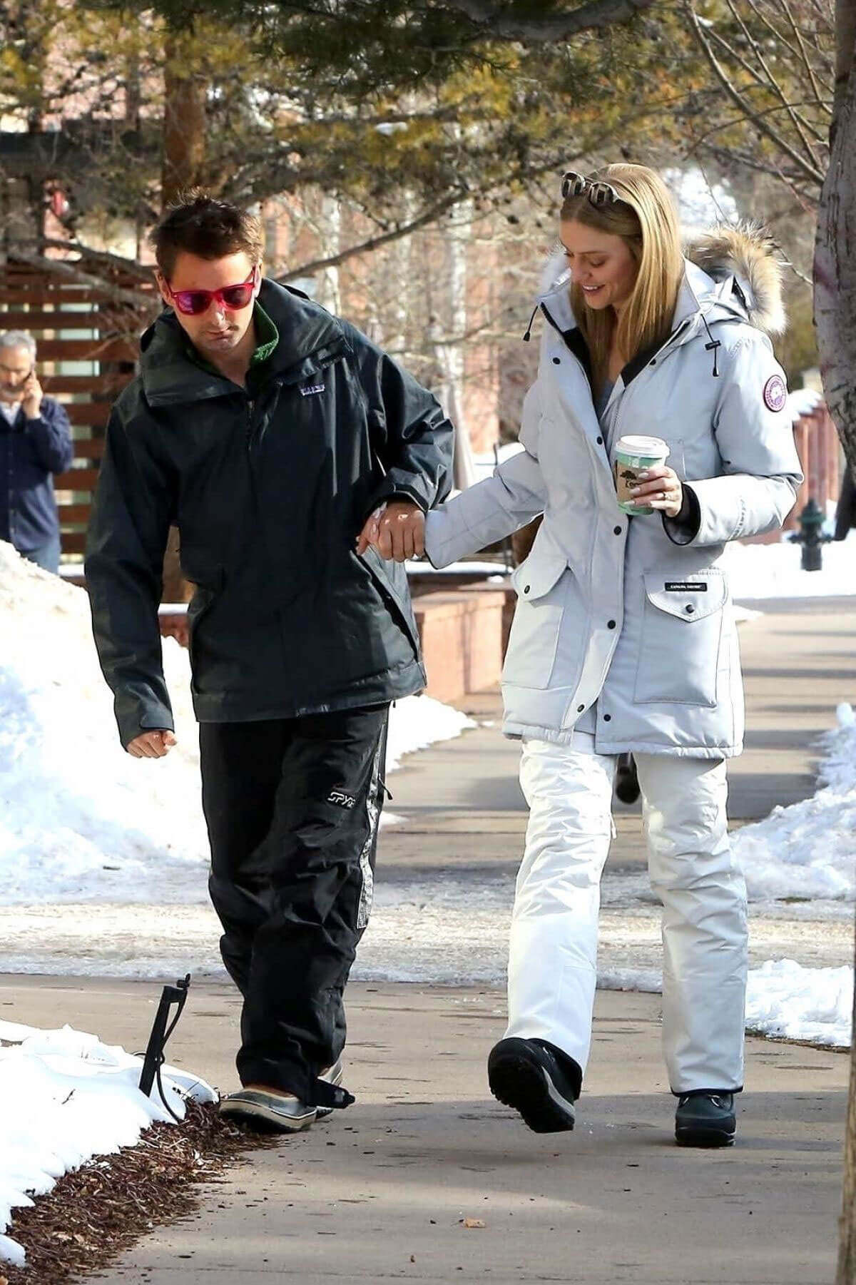Elle Evans and Matthew Bellamy Stills Out for Coffee in Aspen 2017/12/27