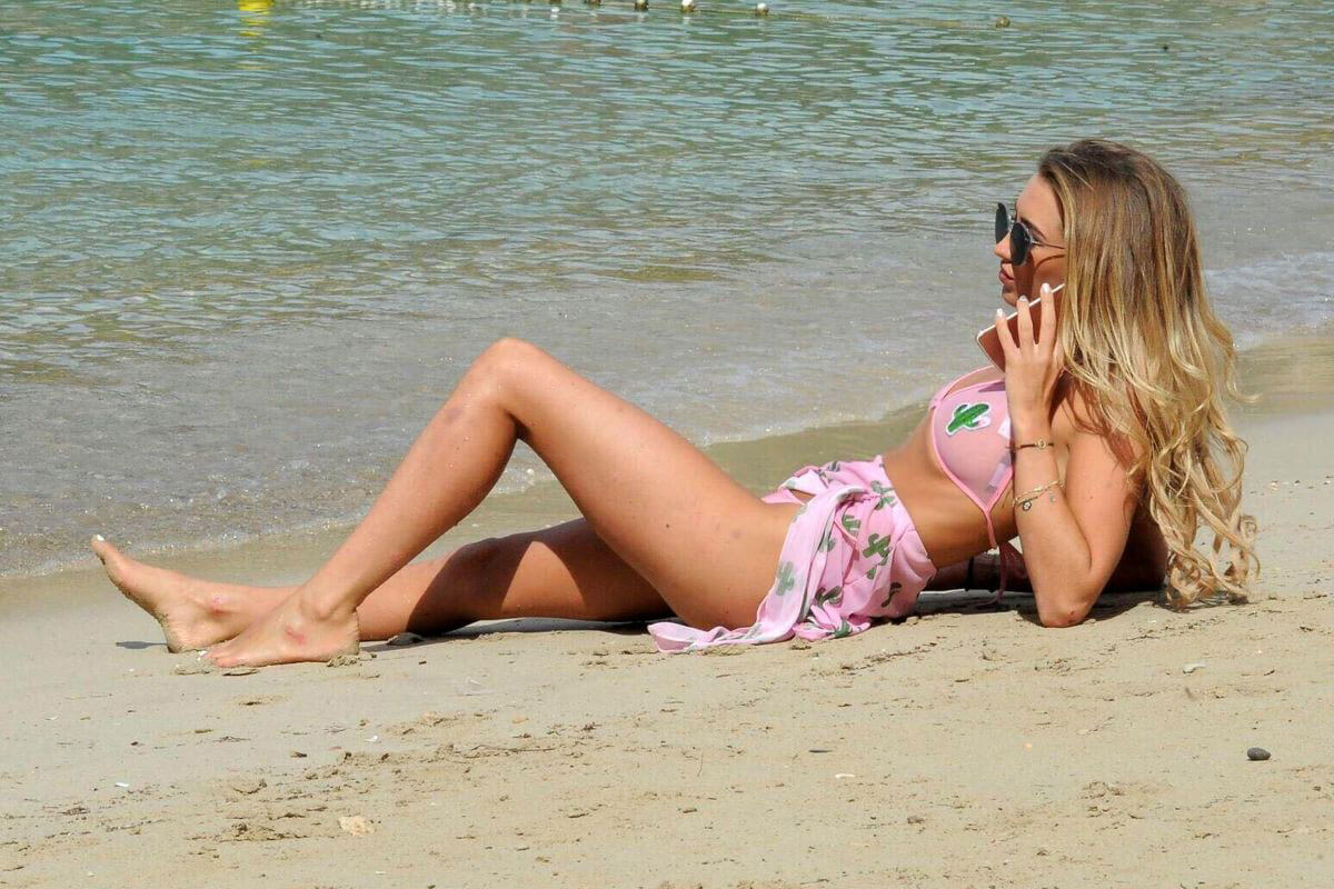 George Harrison Stills in Bikini at a Beach in Tenerife 2017/12/27