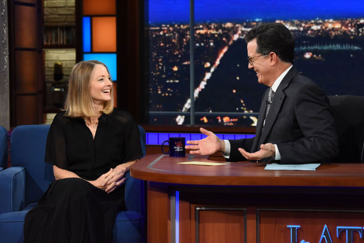 Jodie Foster Stills at Late Show with Stephen Colbert 2017/12/15
