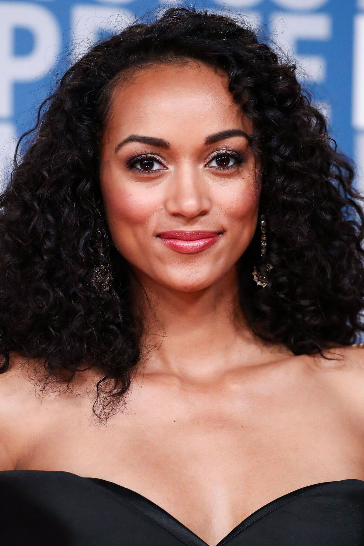 Kara McCullough Stills at 2017 Breakthrough Prize Ceremony in Mountain View 2017/12/03