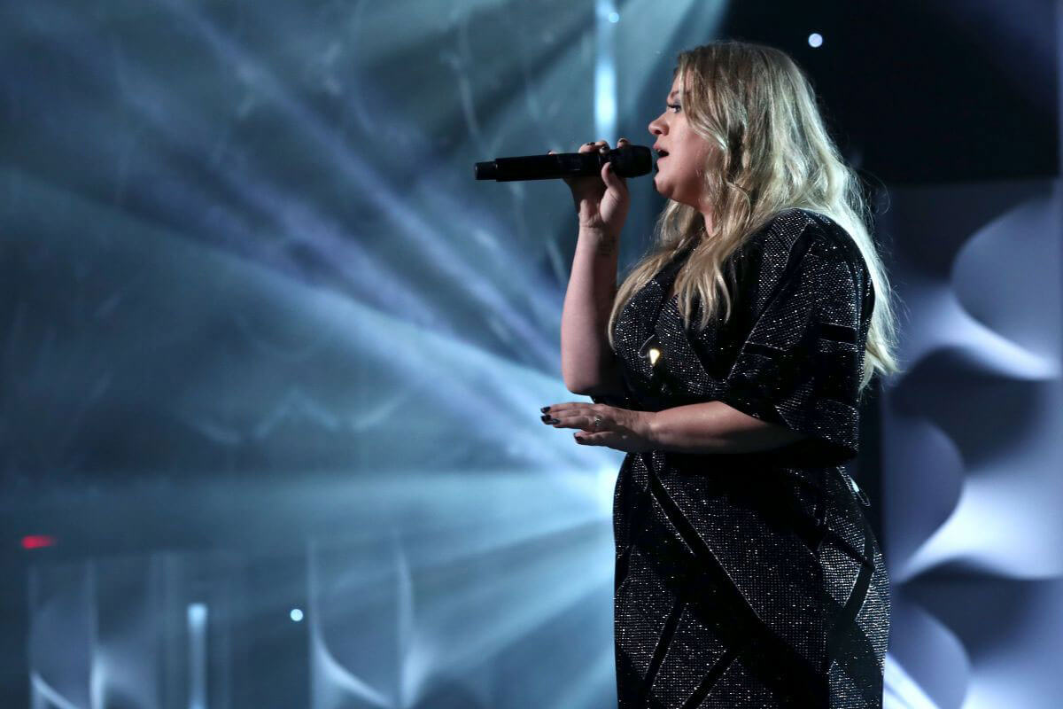 Kelly Clarkson Stills at 2017 Billboard Women in Music Awards in Los Angeles