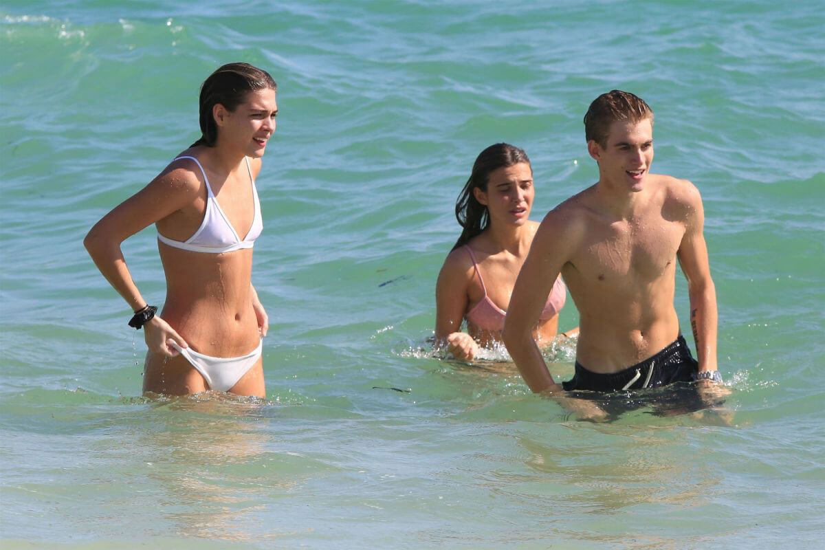 Lily Moulton Stills in Bikini and Presley Gerber at a Beach in Miami 2017/12/07