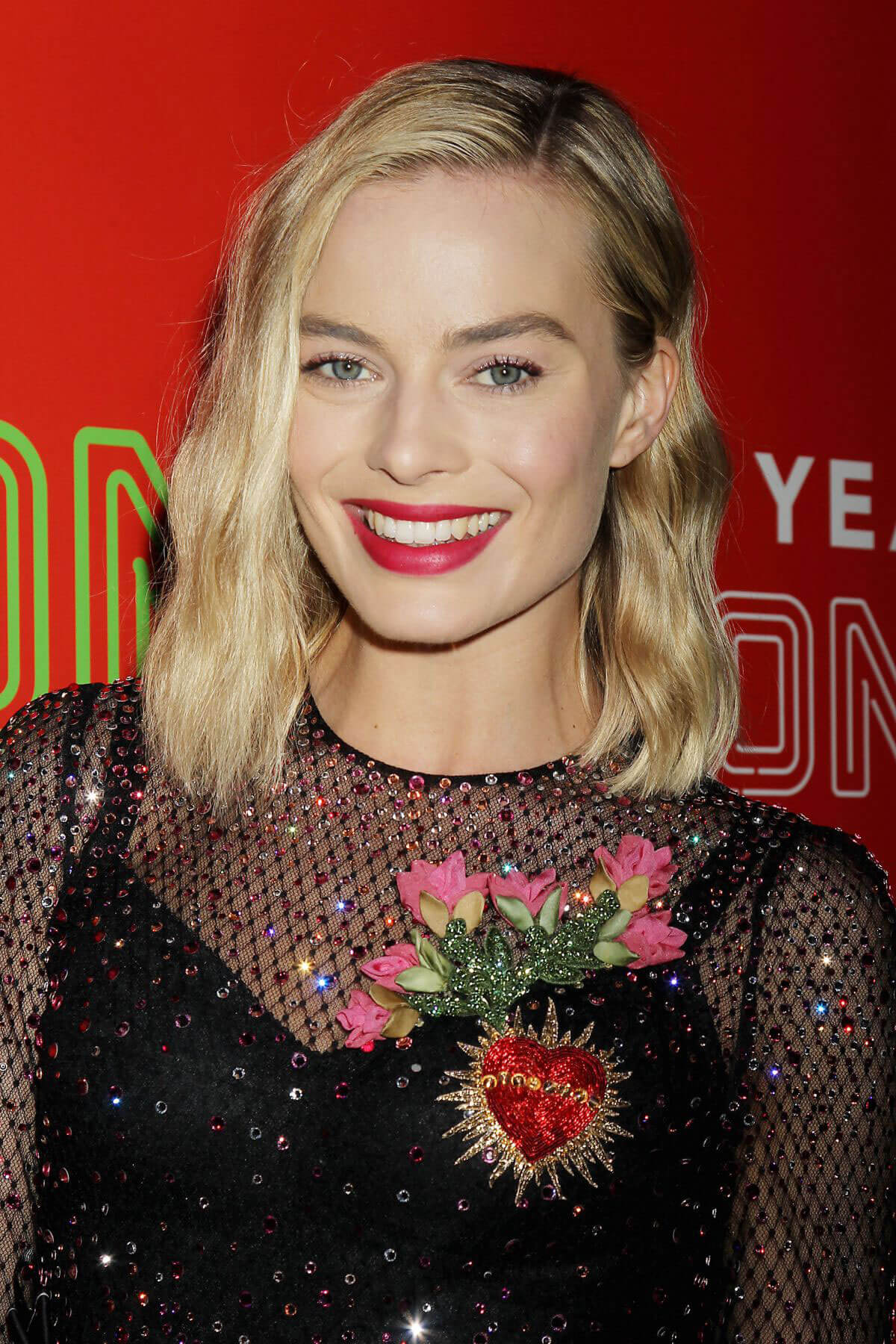Margot Robbie Stills at 1st Annual Neon Holiday Party Hosted by Margot Robbie and Allison Janney in New York 2017/12/12 Margot Robbie Stills at 1st Annual Neon Holiday Party Hosted by Margot Robbie and Allison Janney in New York 2017/12/12