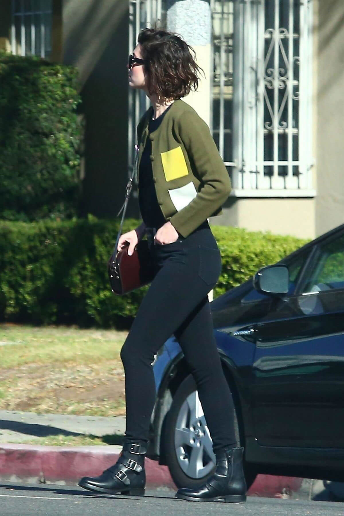 Mary Elizabeth Winstead Stills Out for Lunch in Los Angeles 2017/12/05