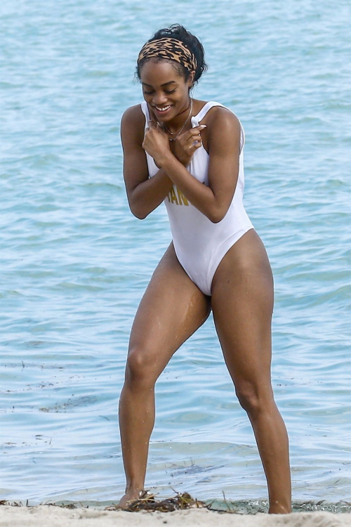 Rachel Lindsay Stills in Swimsuit at a Beach in Miami 2017/12/21 29