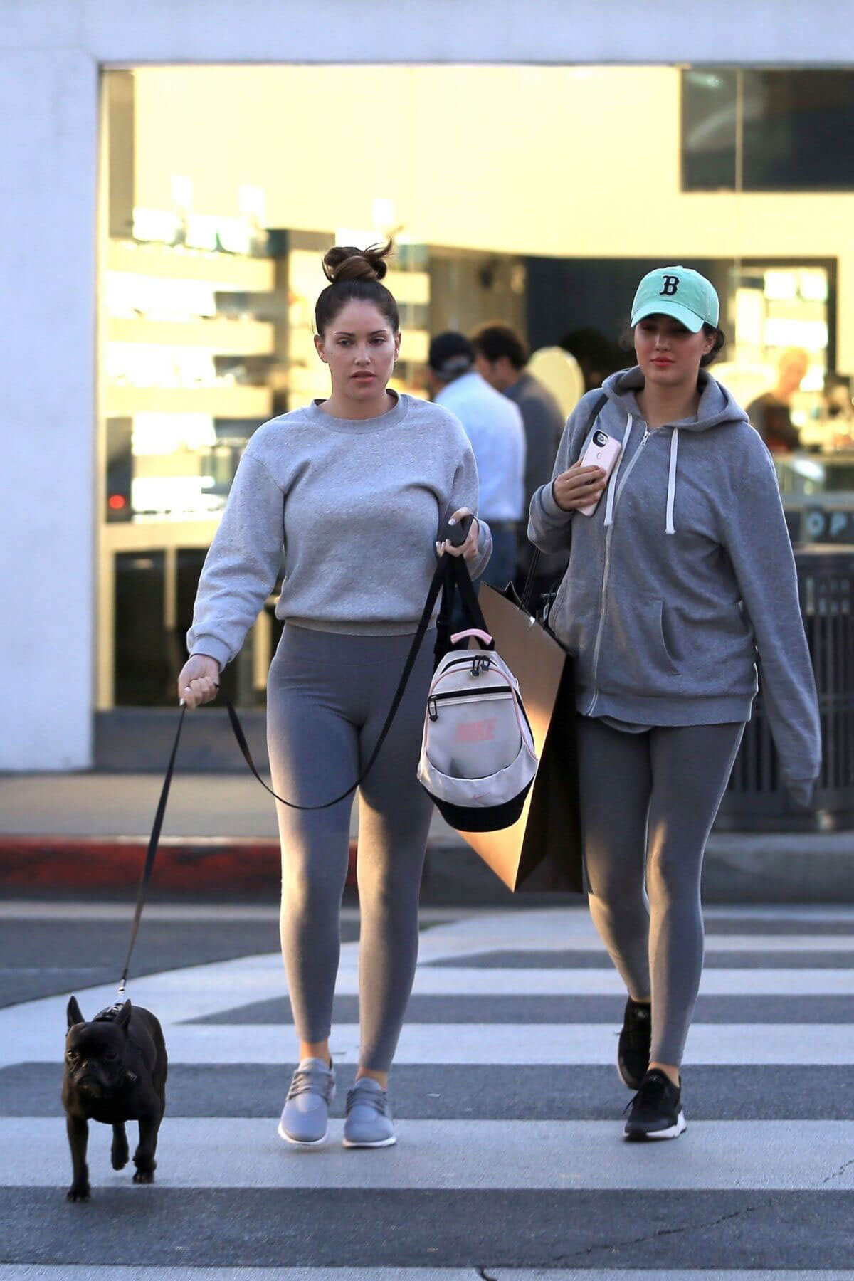 Sophia and Olivia Pierson Stills Out Shopping in Beverly Hills 2017/12/01