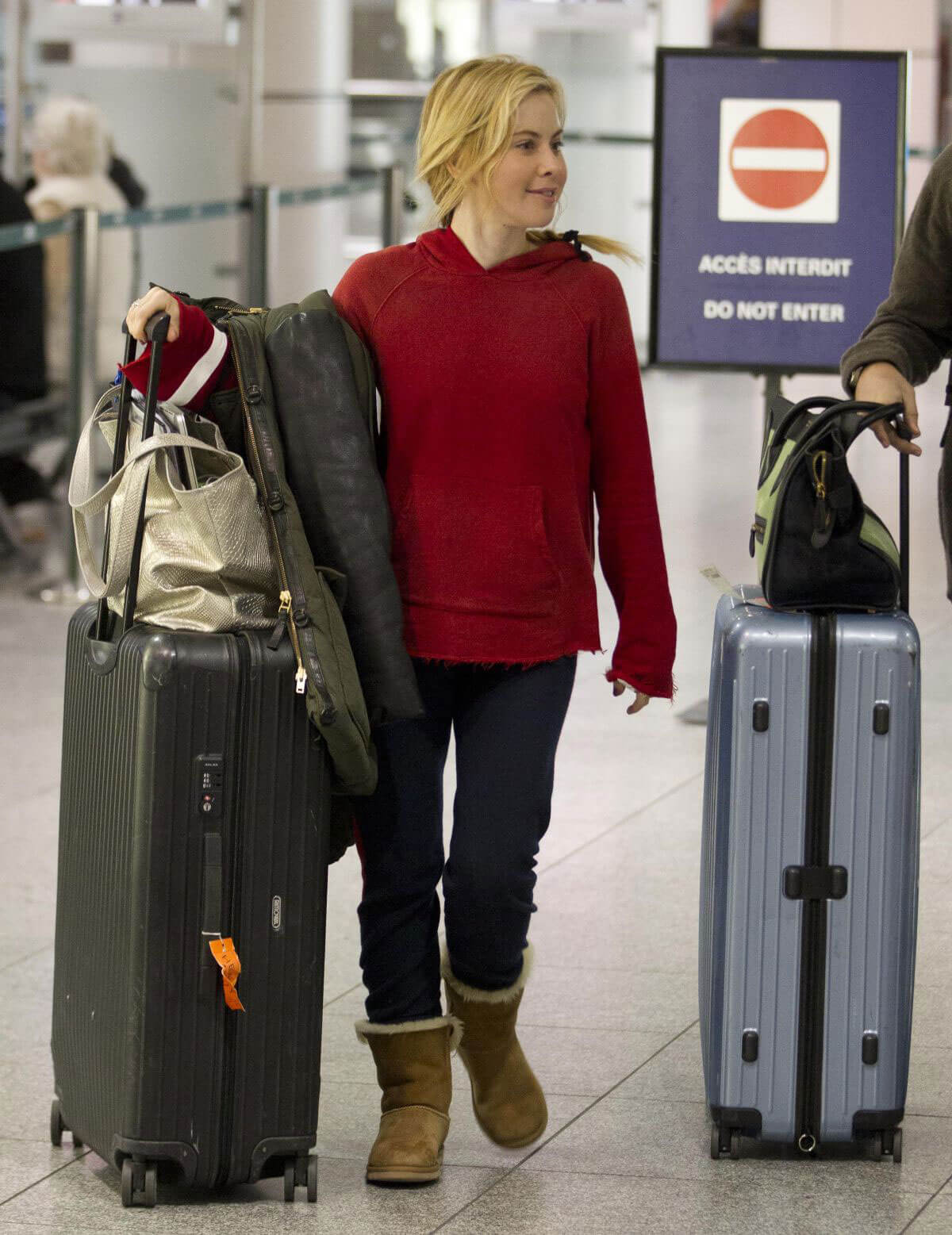 Tara Lipinski and Todd Kapostasy Stills at Airport in Montreal 2017/11/22