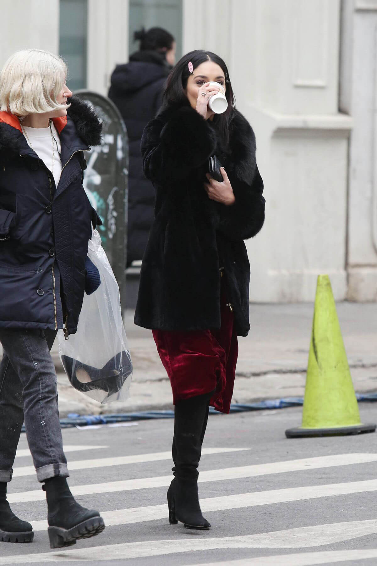 Vanessa Hudgens Stills Having Coffee Break to the Set of Second Act in New York 2017/12/14