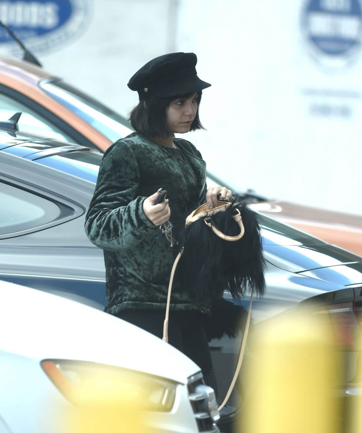 Vanessa Hudgens Stills Shopping at Pier 1 Imports in Los Angeles 2017/12/20