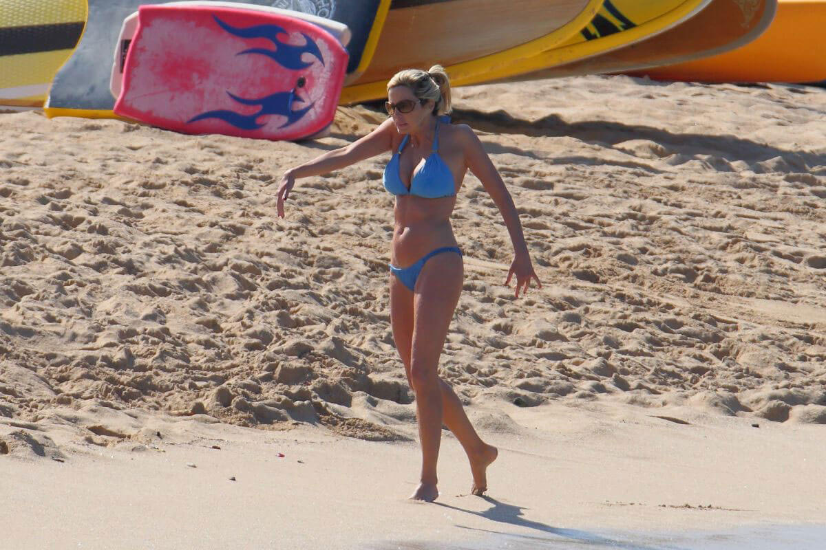 Camille Grammer Stills in Bikini on the Beach in Hawaii 2017/12/31