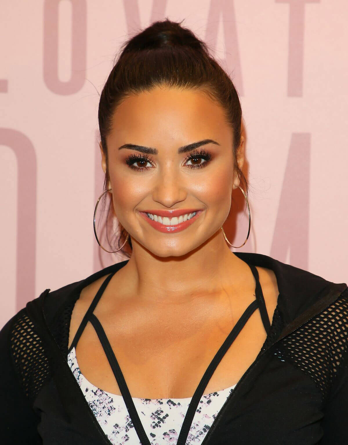 Demi Lovato Stills at Fabletics at Del Amo Fashion Center in Torrance 2018/01/27
