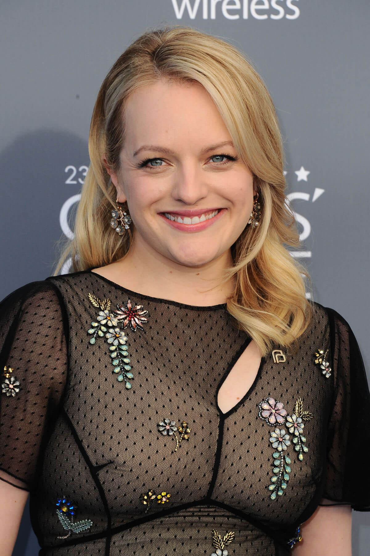 Elisabeth Moss Stills at 2018 Critics Choice Awards in Santa Monica 2018/01/11