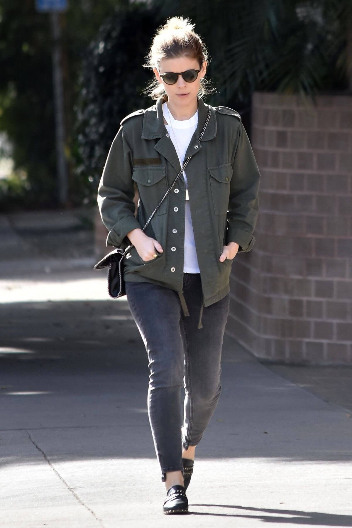Kate Mara Stills Heading to Cafe Gratitude for Lunch in Los Angeles 2018/01/29