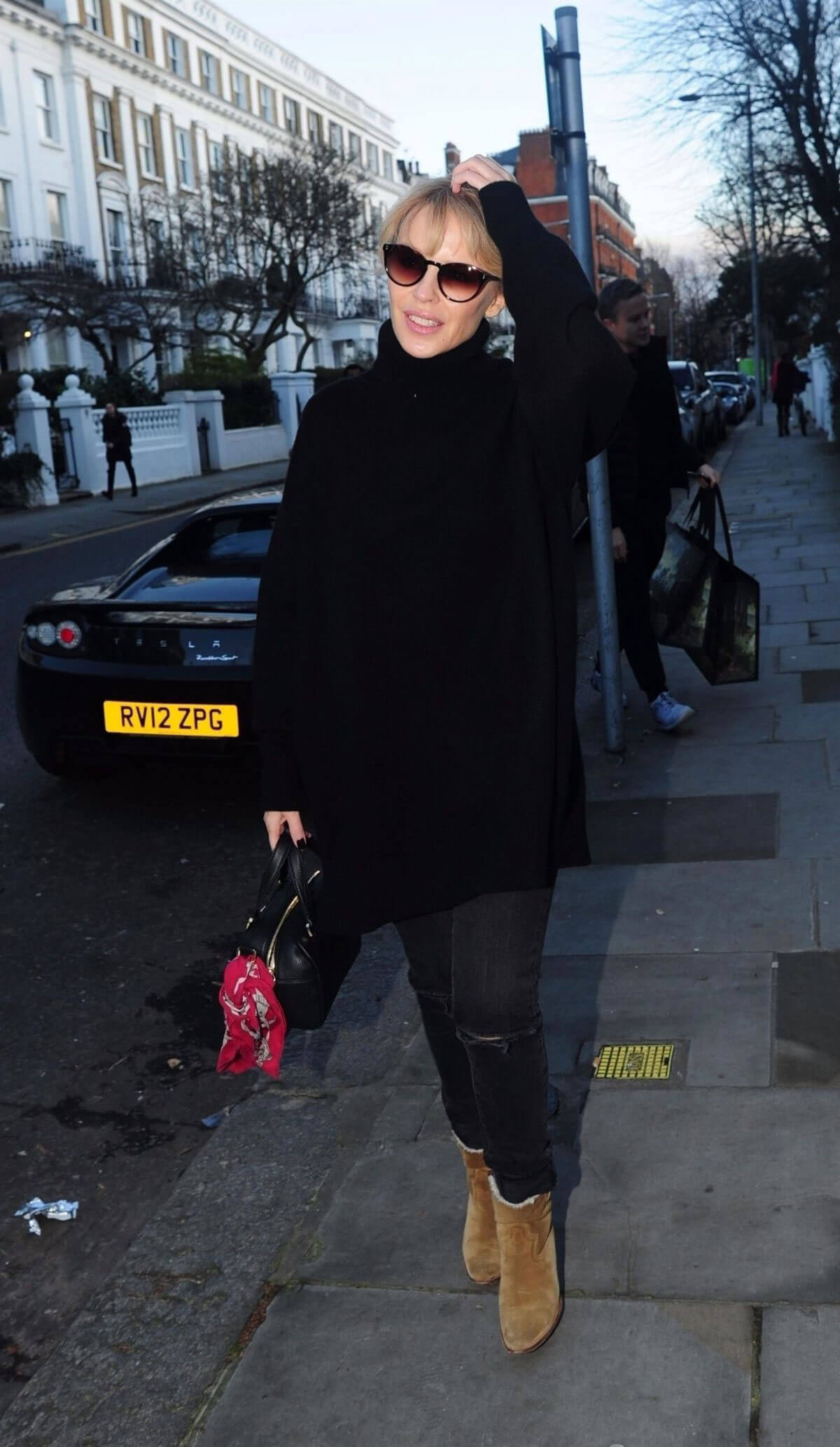Kylie Minogue Stills Out Shopping in London 2018/01/26