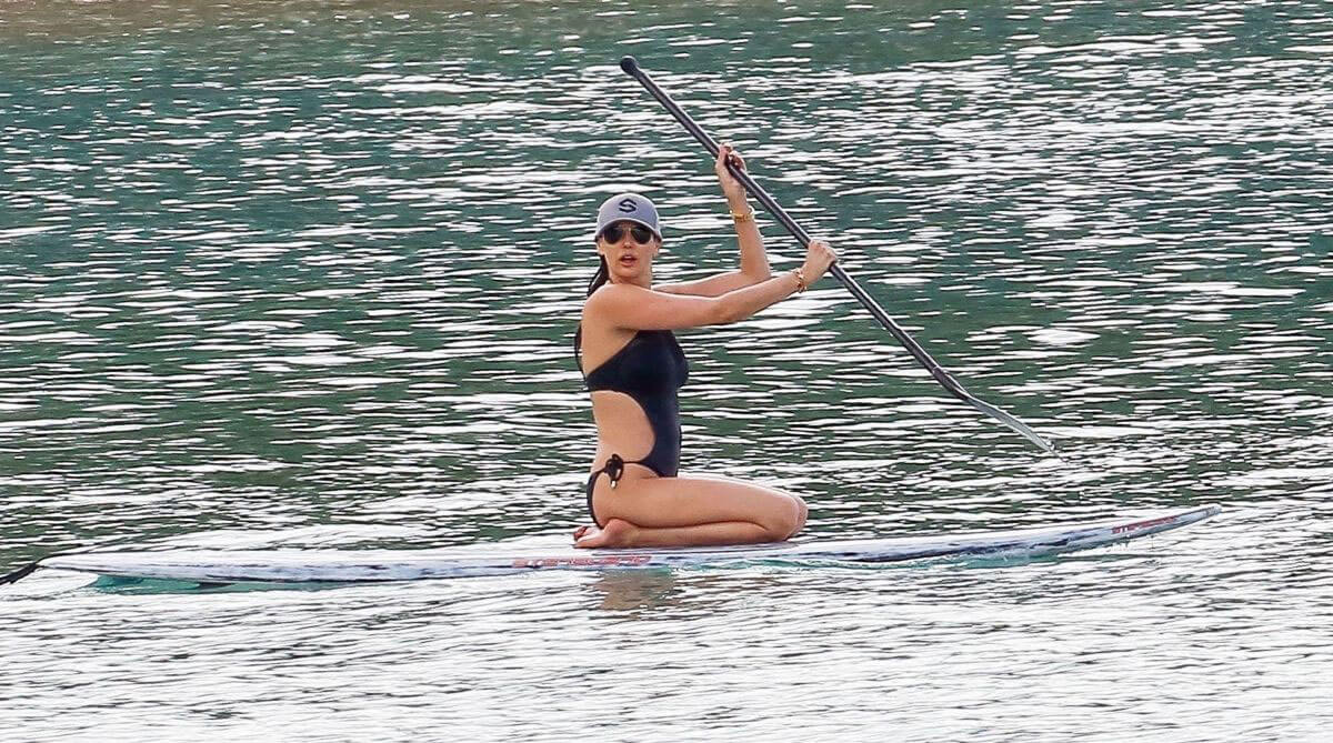 Lauren Silverman Stills in Swimsuit on Holliday in Barbados 2018/01/06