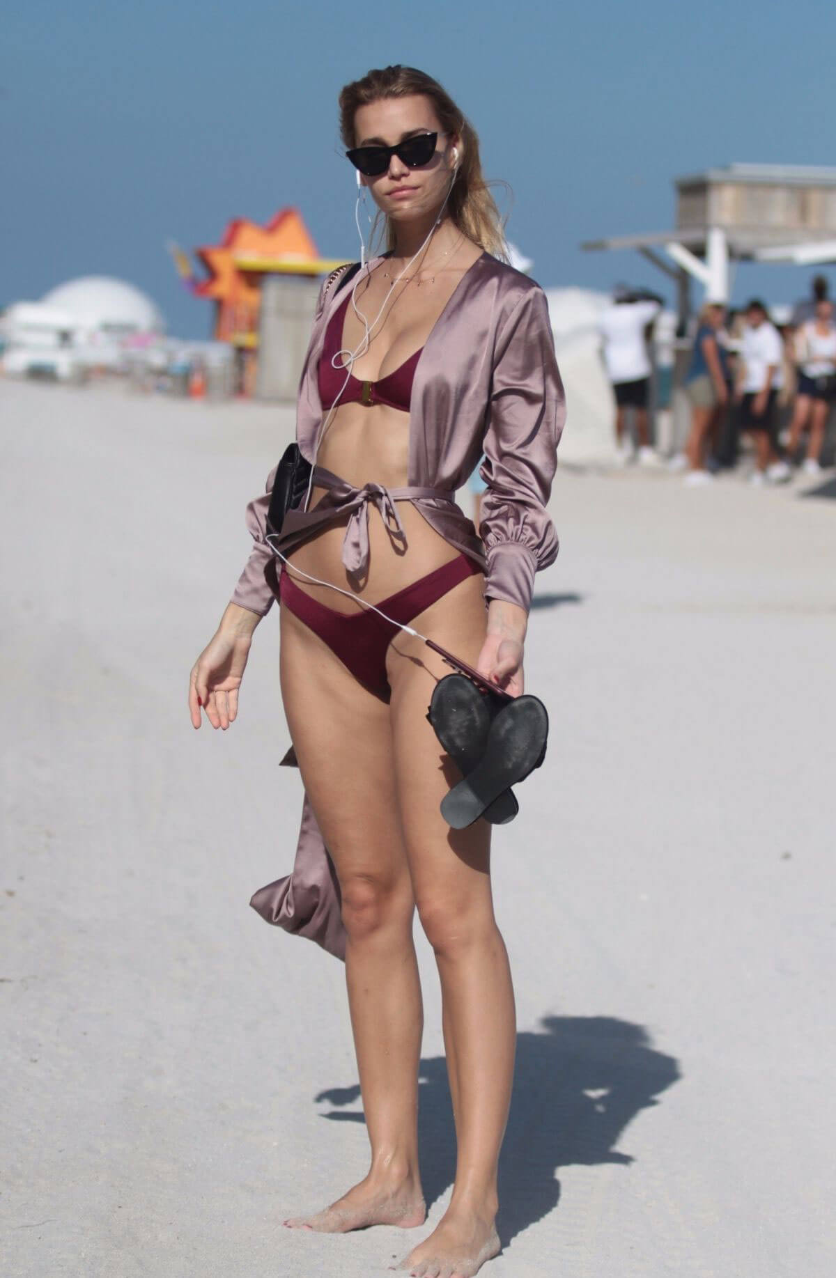 Mariya Melnyk Stills in Bikini on the Beach in Miami 2017/12/09