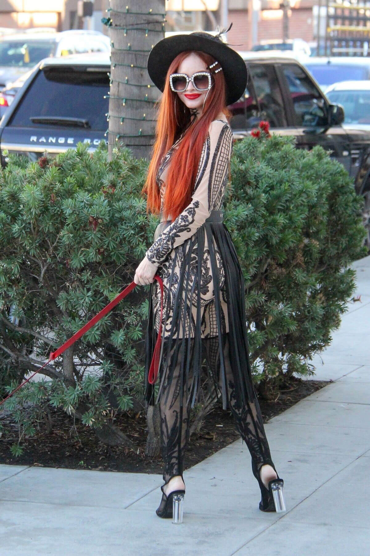 Phoebe Price Stills Out and About in Beverly Hills 2018/01/11