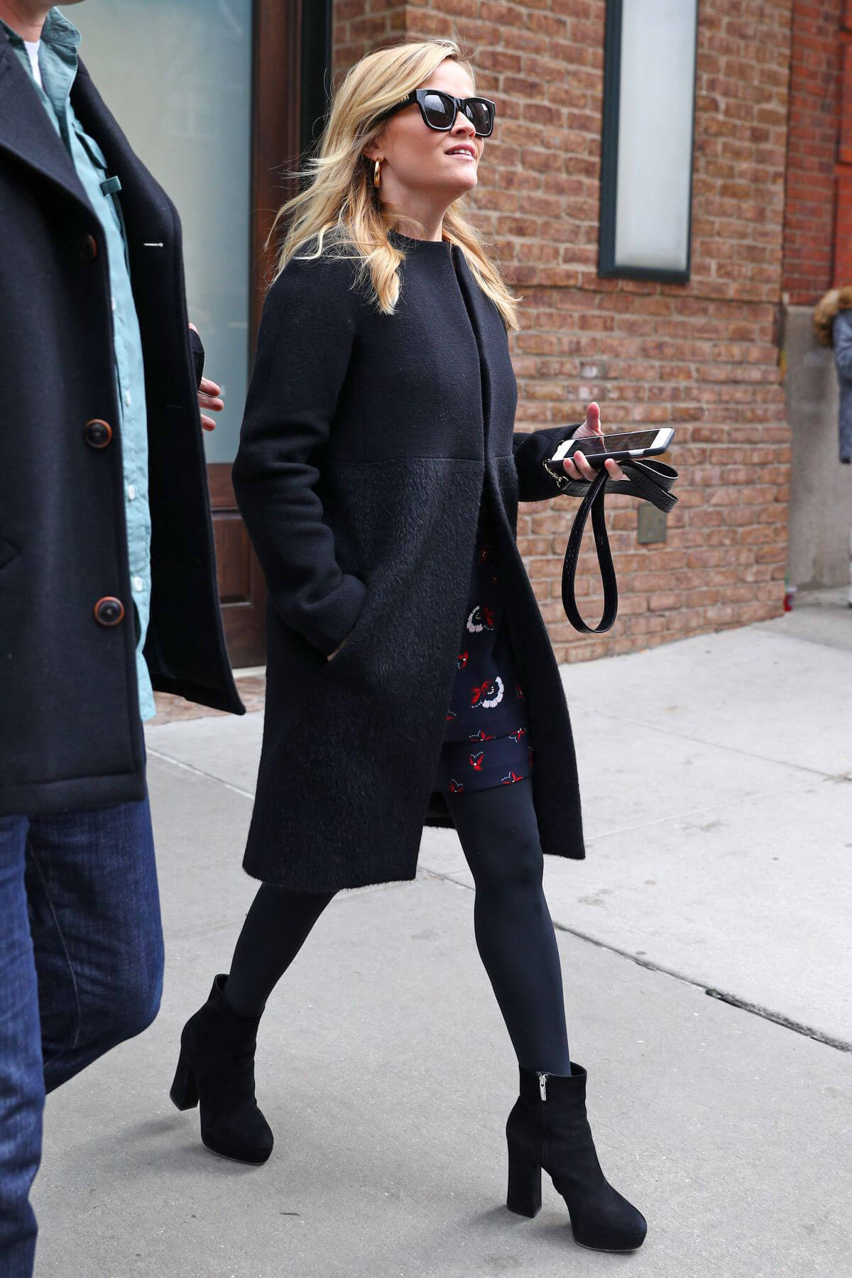 Reese Witherspoon Stills Leaves Her Hotel in New York 2018/01/29