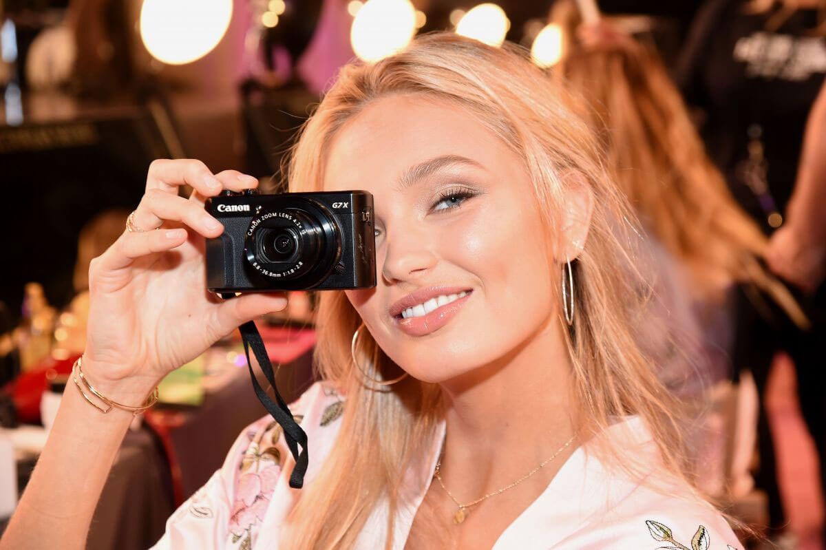 Romee Strijd Stills on the Backstage at 2017 VS Fashion Show in Shanghai 2017/11/20