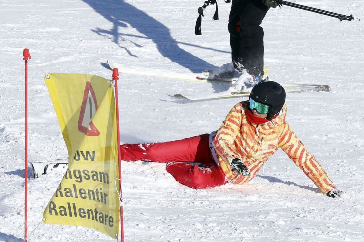 Sara Sampaio Stills Out Skiing on Vacation in St. Moritz 2018/01/30