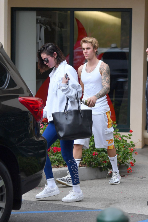 Selena Gomez and Justin Bieber Stills Leaves Pilates Studio in West Hollywood 2018/01/03 11