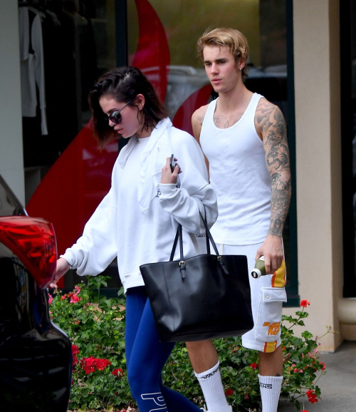 Selena Gomez and Justin Bieber Stills Leaves Pilates Studio in West Hollywood 2018/01/03 12