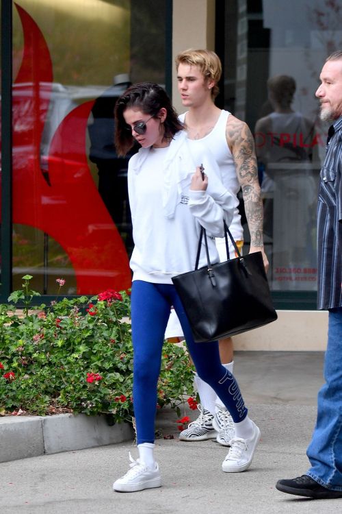 Selena Gomez and Justin Bieber Stills Leaves Pilates Studio in West Hollywood 2018/01/03 5