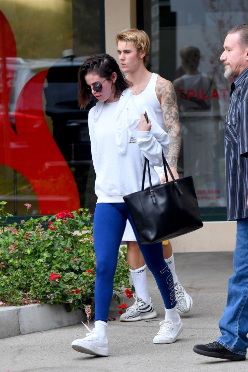 Selena Gomez and Justin Bieber Stills Leaves Pilates Studio in West Hollywood 2018/01/03 6
