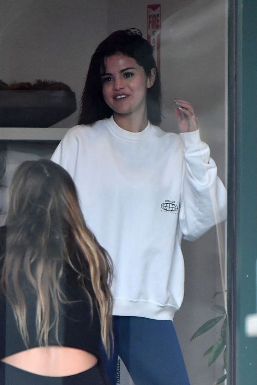 Selena Gomez and Justin Bieber Stills Leaves Pilates Studio in West Hollywood 2018/01/03 7