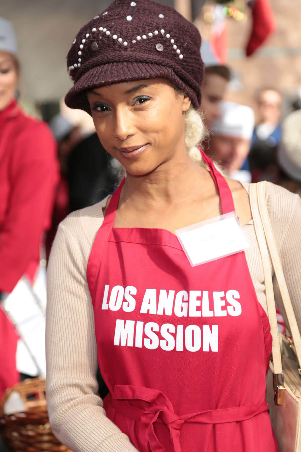 Trina McGee Stills at LA Mission Serves Christmas to the Homeless in Los Angeles 2017/12/22