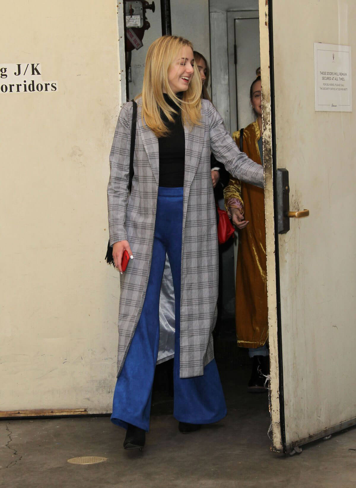 Chloe Lukasiak Stills Leaves Her Book Signing at Barnes and Noble in Los Angeles 2018/01/27