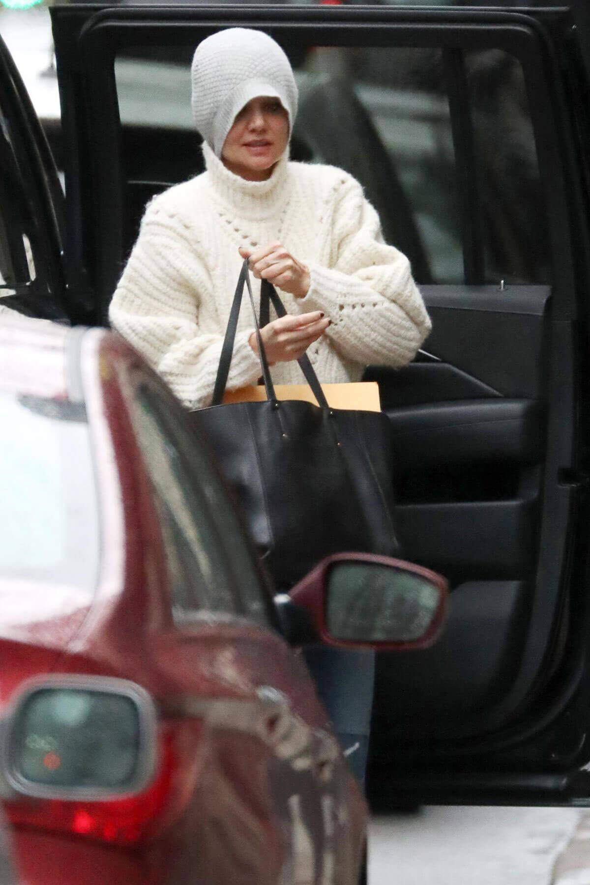 Katie Holmes Stills Out and About in New York 2018/02/25