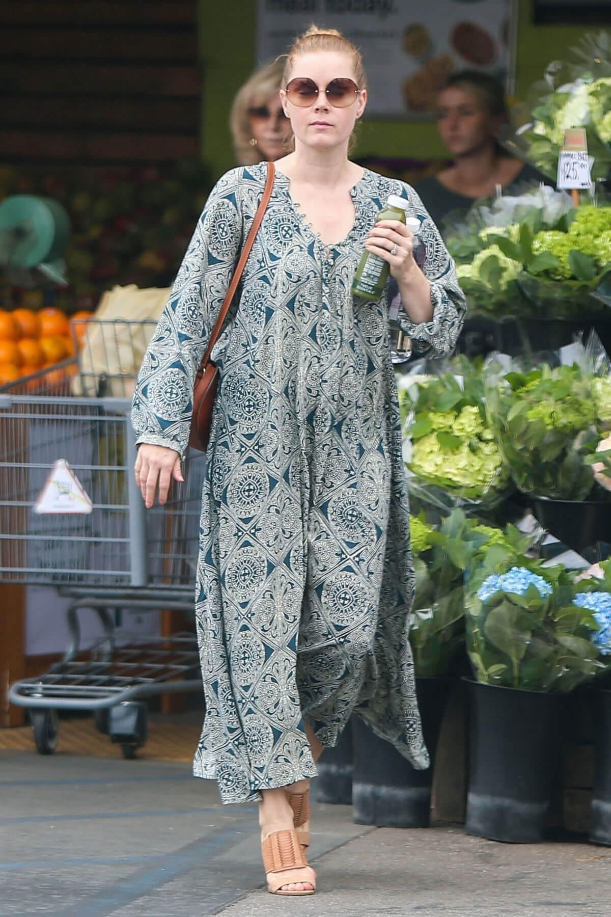 Amy Adams Stills Shopping at Whole Foods in Brentwood 2018/03/20