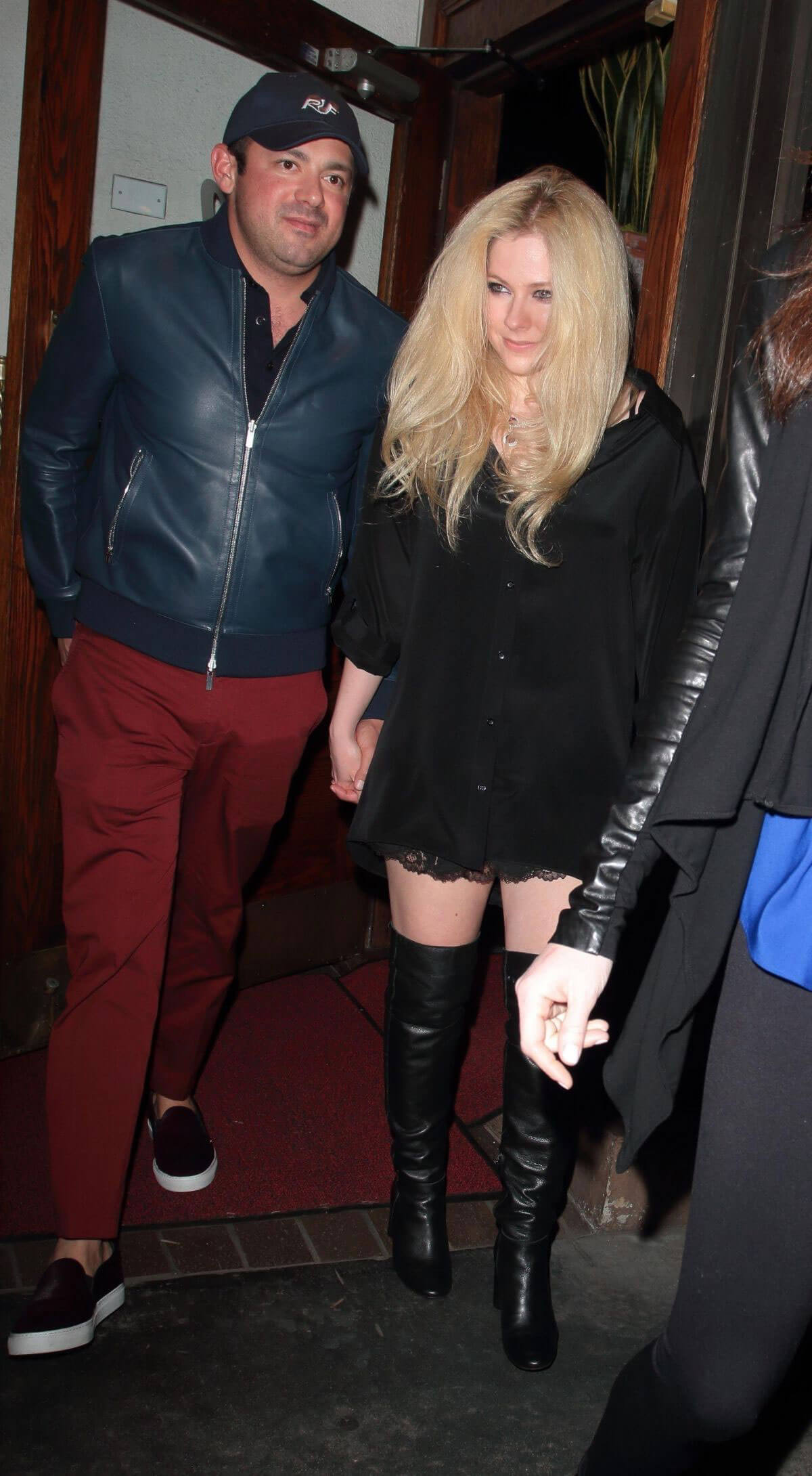 Avril Lavigne Stills at Madeo Restaurant in West Hollywood 2018/03/07