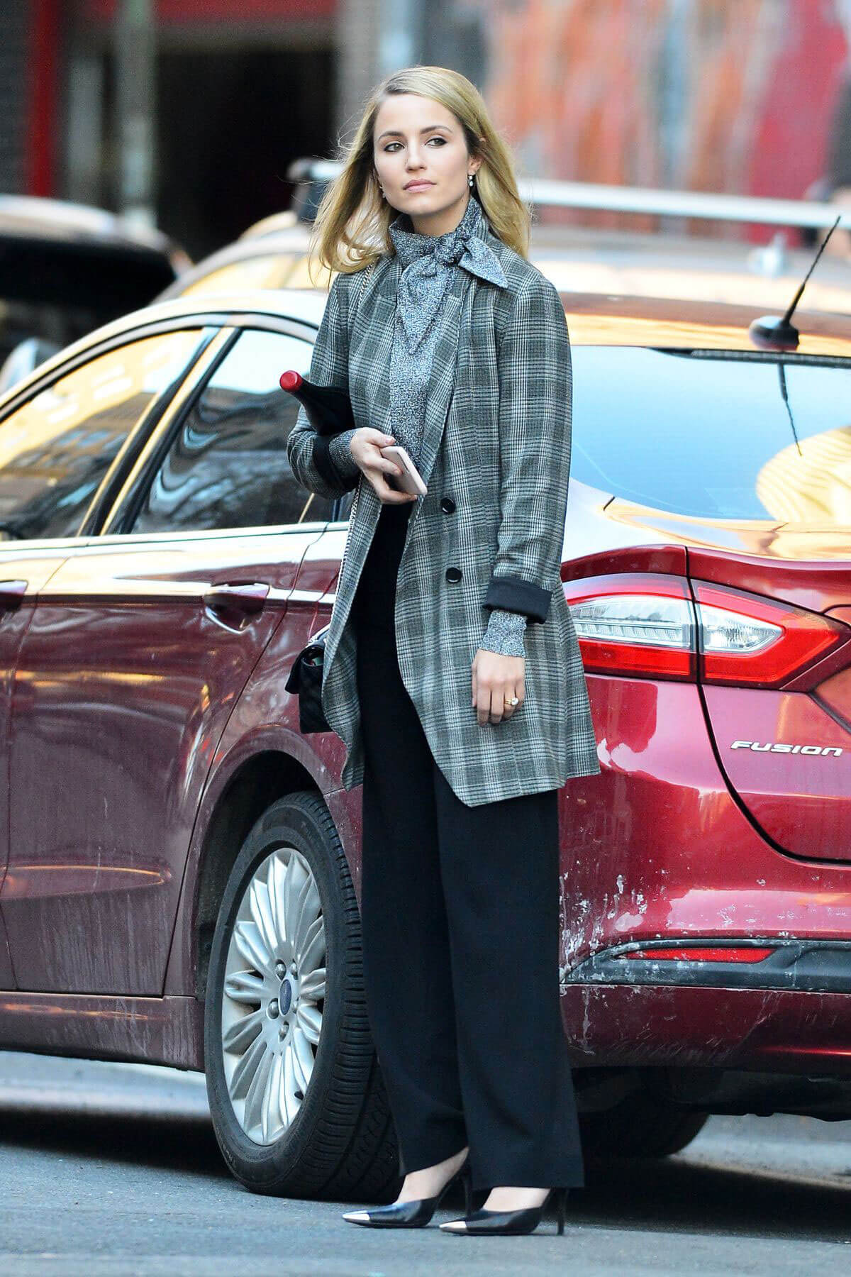 Dianna Agron Stills Out and About in New York 2018/03/27