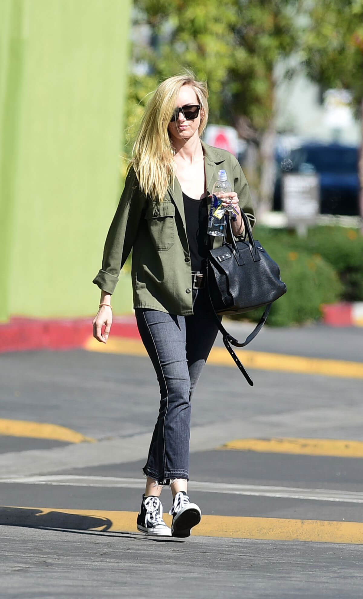 Kimberly Stewart Stills Out and About in Los Angeles 2018/03/28