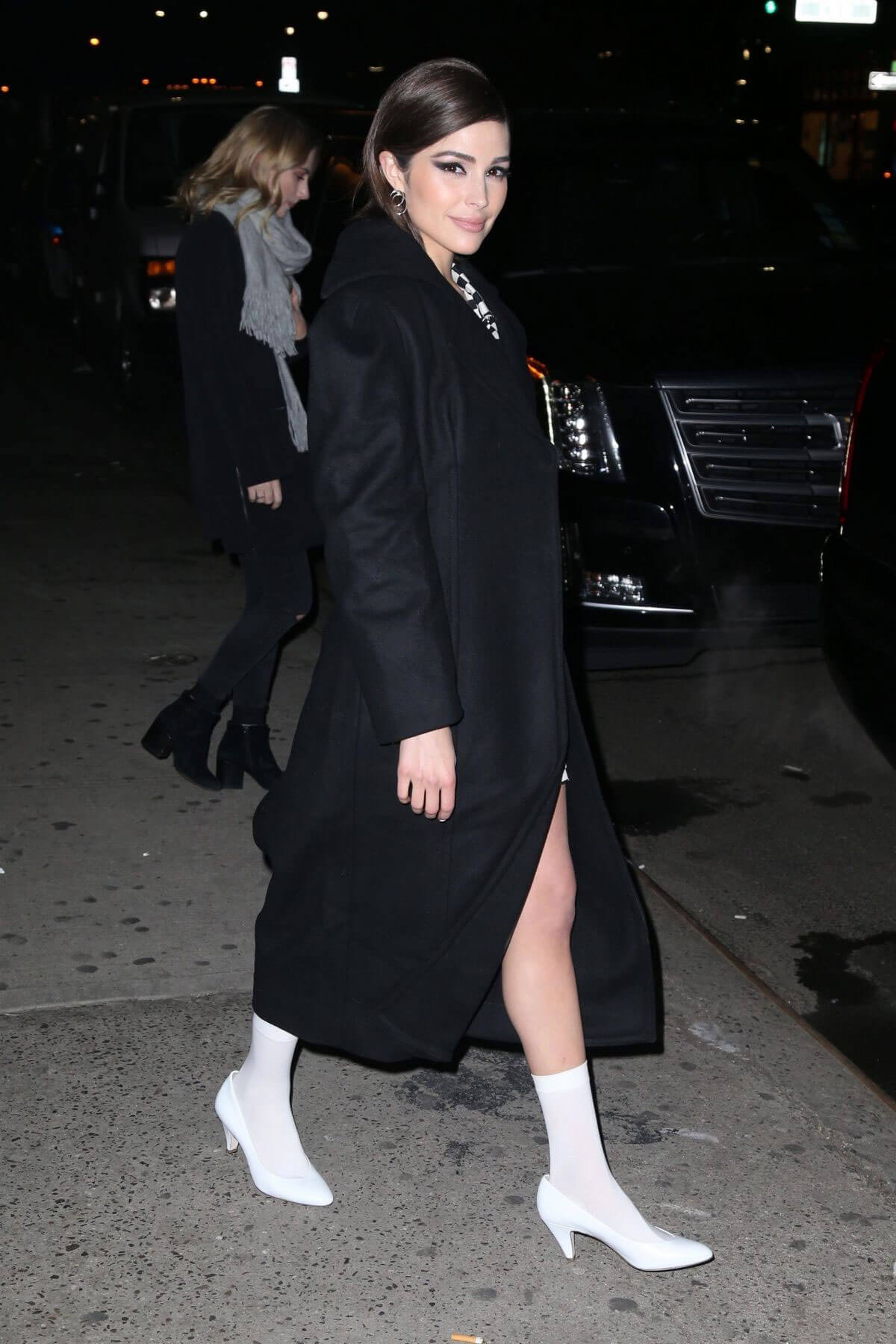 Olivia Culpo Stills Leaves Vnyl Restaurant in New York 2018/02/06